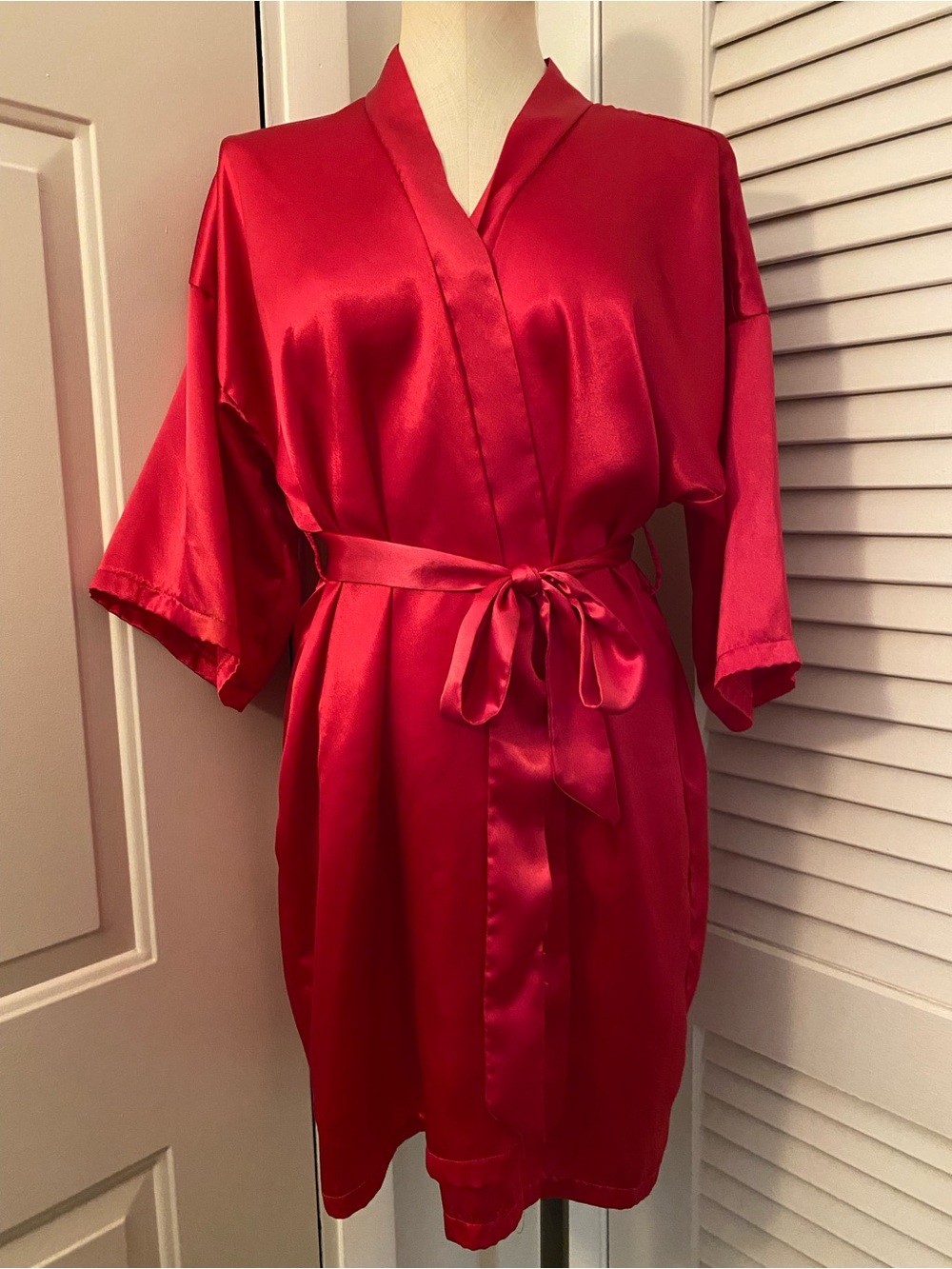 Vintage 1990’s “Apostrophe” Hot Pink Satin Short Kimono Robe with Tie- Size M